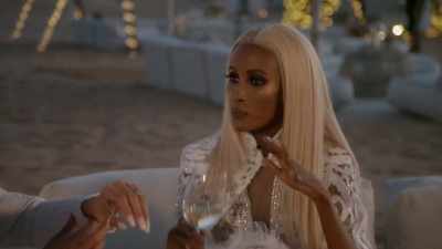 No, hyena because it's,
like, really pretty outside, - The Real Housewives of Dubai