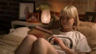 - No, I can't sleep. - Don't Let Her In