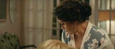 -No, I don't remember.
-She had black, curly hair. - My Happy Family