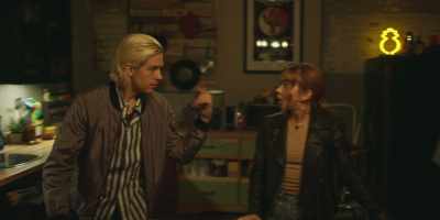 No, I got it.
I got it. Come with me.Oh. - My Fake Boyfriend