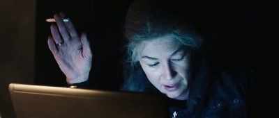 - No. I want to broadcast.
- It's not safe. - A Private War