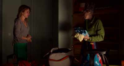 No, I'll take a cab. It's better. - Parallel Mothers
