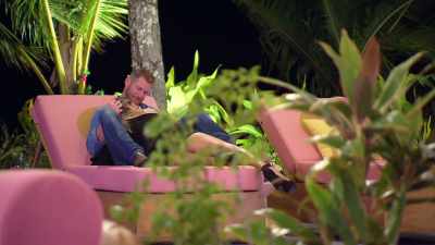 >> NO, I'M MAKING YOU BREAKFAST
TOMORROW. - Love Island
