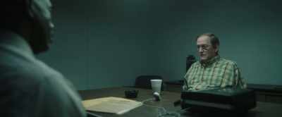 - No. I'm not coming down there.
- Yes, you are. - Dahmer - Monster: The Jeffrey Dahmer Story