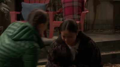 - No, I'm not fighting with you.
- And now, - Raven's Home