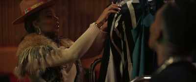 - No, this is
perfect...for tonight. - All the Queen's Men