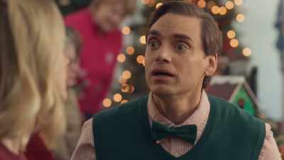 No, it’s actually
in the oven. Oh. - Holiday Hotline