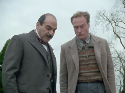 - No. It swims.
- Not even the most light thing to pulsate? - Agatha Christie's Poirot