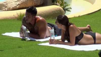 ‐No.
‐It's literally
like, Belfast's there. - Love Island
