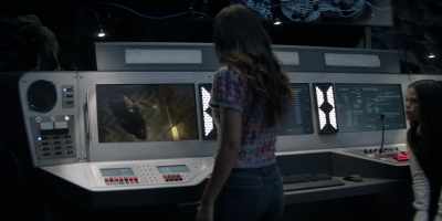 No. It's Sophie in the elevator. - Batwoman