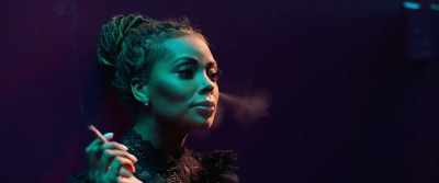 - No. Let her in. - All the Queen's Men