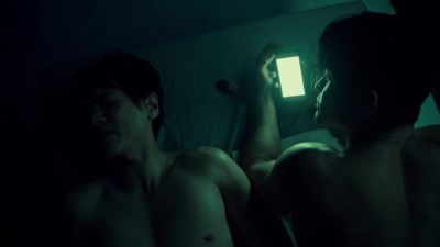 No light. Turn it off, please. - Hemlock Grove