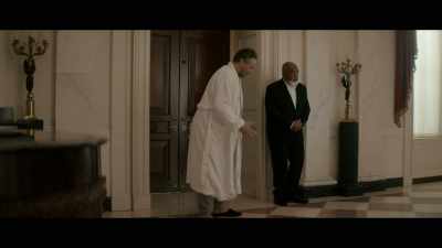 No lo estoy,
pero, en fin, joder, lo levanto - The Residence