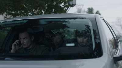 No matter what, don't move.
And don't warn Scot. - FBI: Most Wanted