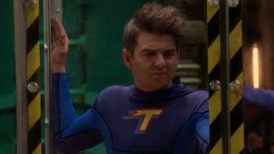 No, Max, look.
A leftover party favor bag - The Thundermans Return