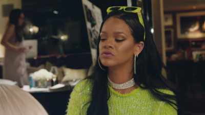 - No.
[Melissa] No. [laughs] - Savage X Fenty Show