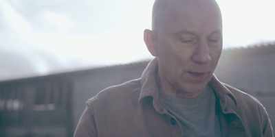 - No, she needs an answer.
- And we need to make some money. - Hijack