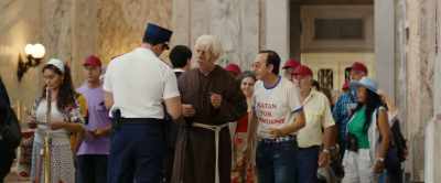 No, nel senso che il signore...
Siamo io e lui... - Falla girare
