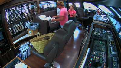 - No, no...
- As soon as she'’s drunk, - Below Deck Sailing Yacht