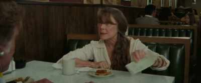 - No, no, don't worry about it.
- Please, I insist. - The Old Man & the Gun