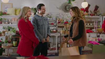 No, no, I...
I don't want to intrude. - Unwrapping Christmas: Olivia's Reunion