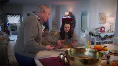 No, no, it's not confusing. - The Dog Days of Christmas