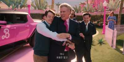 No, no, no. Don't hug me.
Don't hug me. - Barbie