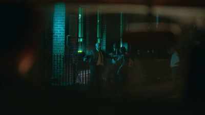 - No, no, no!
(gun fires) - Liverpool Narcos