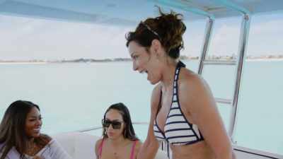 - No, no, no.
[laughter] - The Real Housewives Ultimate Girls Trip