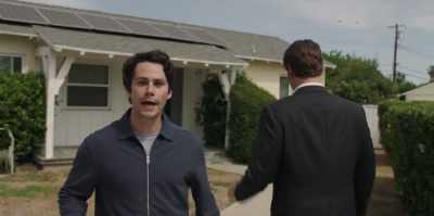- No, no, no, no,
doesn't just hate him, - Maximum Truth