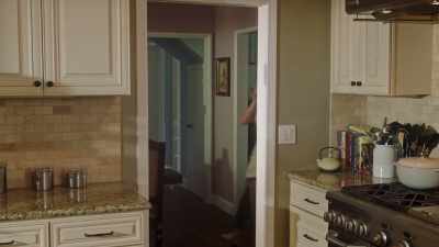 No, no, no, no, no.
911, what's your emergency? - Stolen in Her Sleep