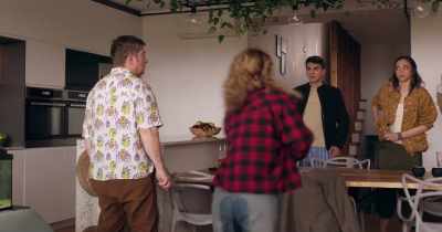 - No, no, no, no!
- No! Cousin! - Ramon