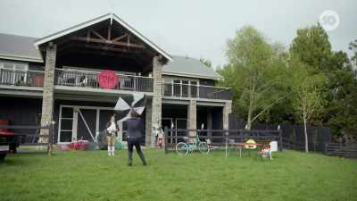 No. No, no, no. No!
The wind's got it! - Taskmaster