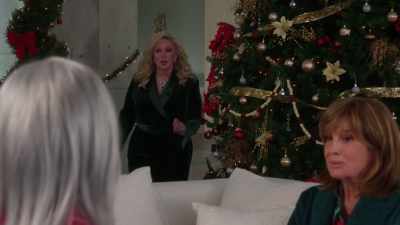 No, no, no.
You look radiant. - Ladies of the '80s: A Divas Christmas