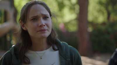 - No, no!
That's not what happened. - Picture Perfect Lies