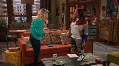 No, not our hand hands. Our... - Raven's Home