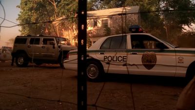 No one inside, sir. - CSI: Miami