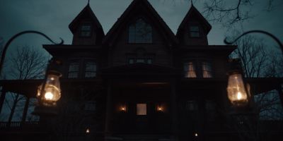 No one leaves this room until dawn. - Chapelwaite