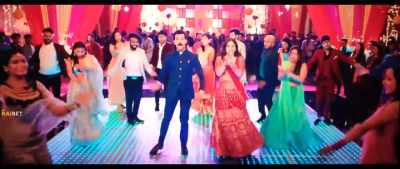 No one quite knows
Where the plots lead here-from - Badhaai Do