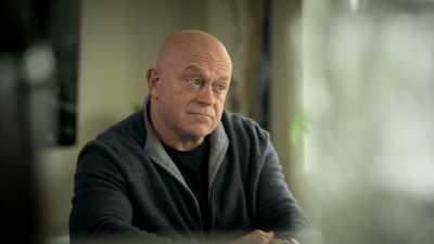 No-one say no to those money. - Ross Kemp: Mafia and Britain