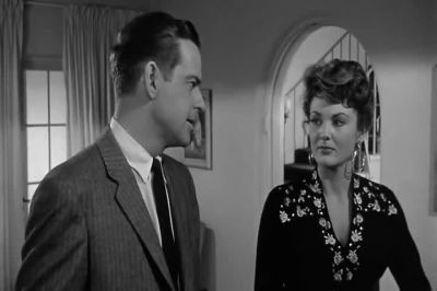 No one thinks your   crazy - Attack of the 50 Foot Woman