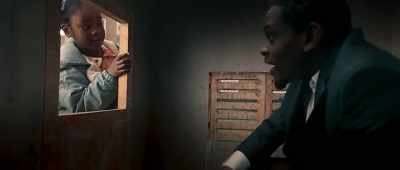 - No peeking.
- No peeking? Like this? - Yardie