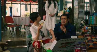 No problem. All he's good
for is scamming women. - The Confidence Man JP - The Movie -