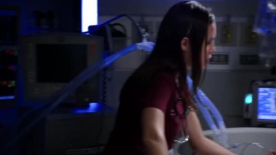 - No pulse.
He's in PEA. - Chicago Med