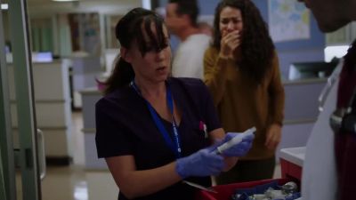 - No pulse.
- Sinus tach. - Chicago Med