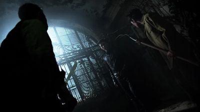-No!
-Push her back inside. - Gotham