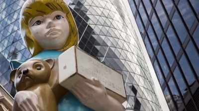 No quiere que el valor
de su inventario baje, - Blurred Lines: Inside the Art World
