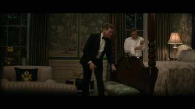 - No quiero molestarte.
- Ah, ya. Claro. - The Residence