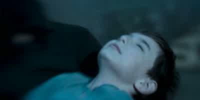 No! ♪♪♪ - Leave me alone! - It's okay. - Halo