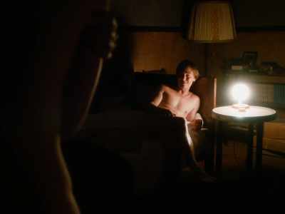 - No!
- ...she said. - Fabian: Going to the Dogs